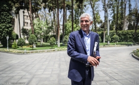 مکاتبه با افشانی برای پرداخت بدهی ۱.۳ میلیاردی به ناشران تهرانی مکاتبه با افشانی برای پرداخت بدهی ۱.۳ میلیاردی به ناشران تهرانی