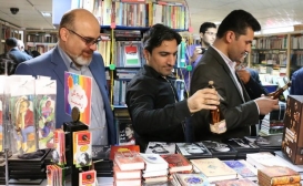 حضور ۳۰ نفر از نویسندگان انجمن داستاننویسان در روز کتابگردی حضور ۳۰ نفر از نویسندگان انجمن داستاننویسان در روز کتابگردی